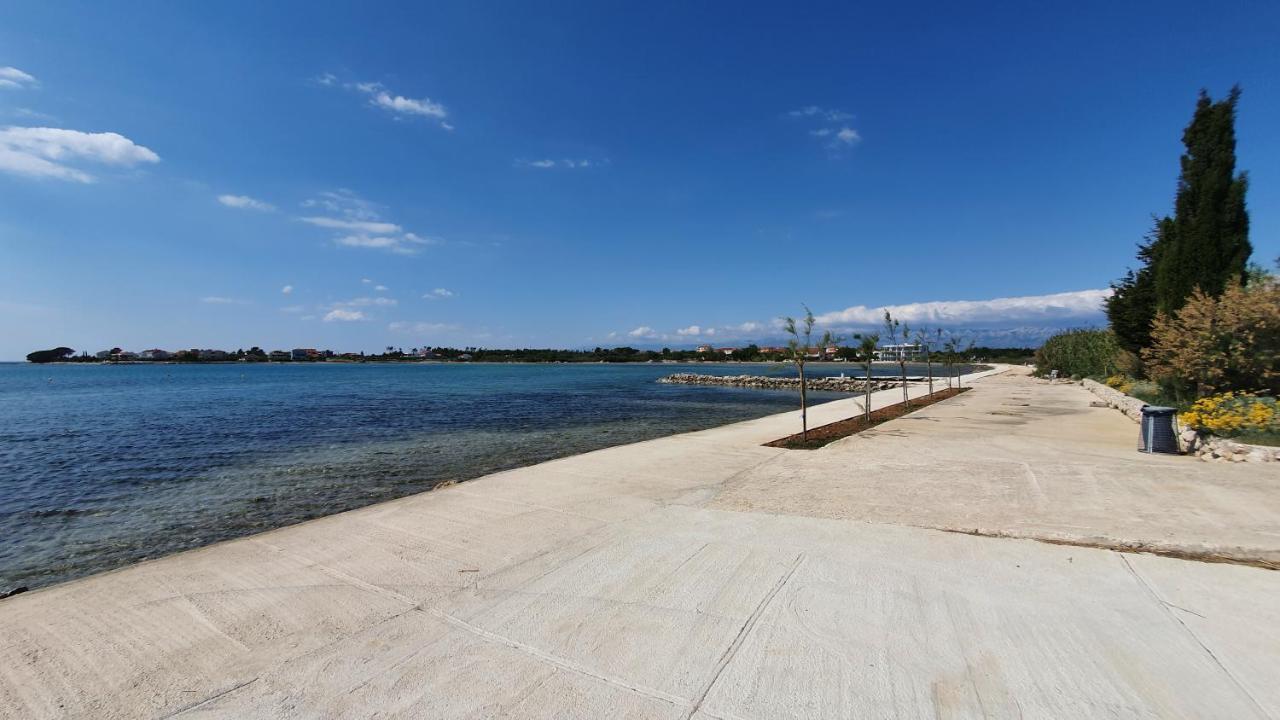 Malo Ferienvilla Privlaka, Pool, Boje, Wi-Fi, Wallbox Privlaka  Luaran gambar