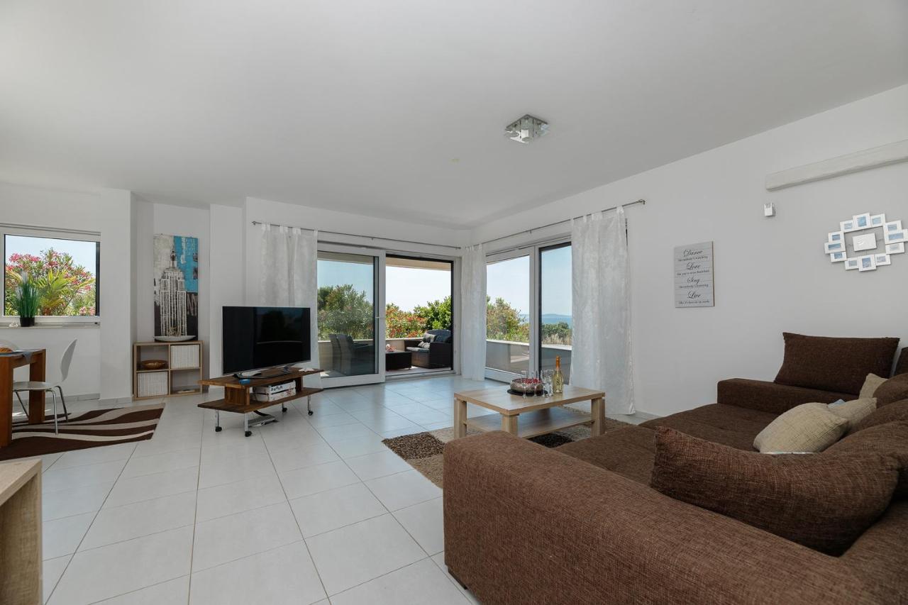 Malo Ferienvilla Privlaka, Pool, Boje, Wi-Fi, Wallbox Privlaka  Luaran gambar