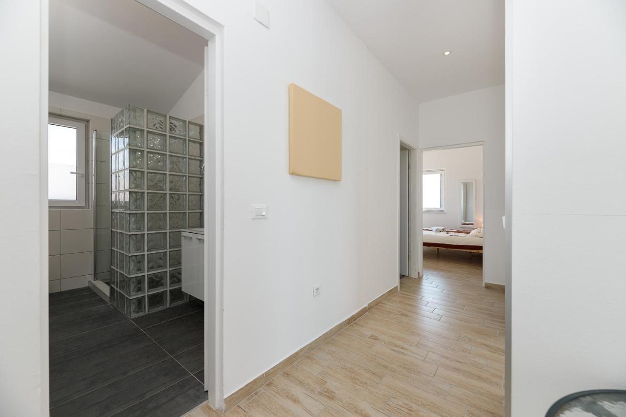 Malo Ferienvilla Privlaka, Pool, Boje, Wi-Fi, Wallbox Privlaka  Luaran gambar