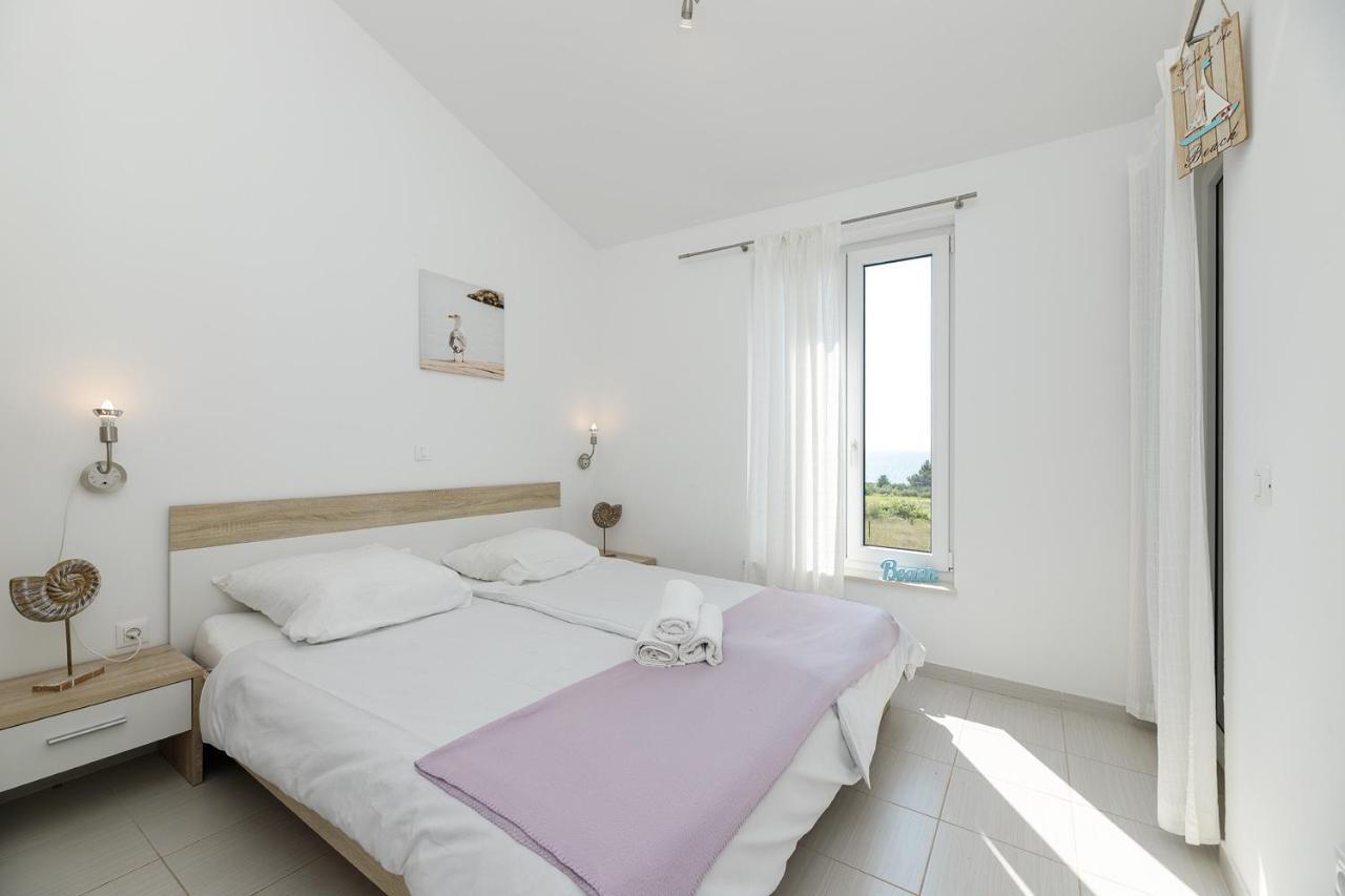 Malo Ferienvilla Privlaka, Pool, Boje, Wi-Fi, Wallbox Privlaka  Luaran gambar