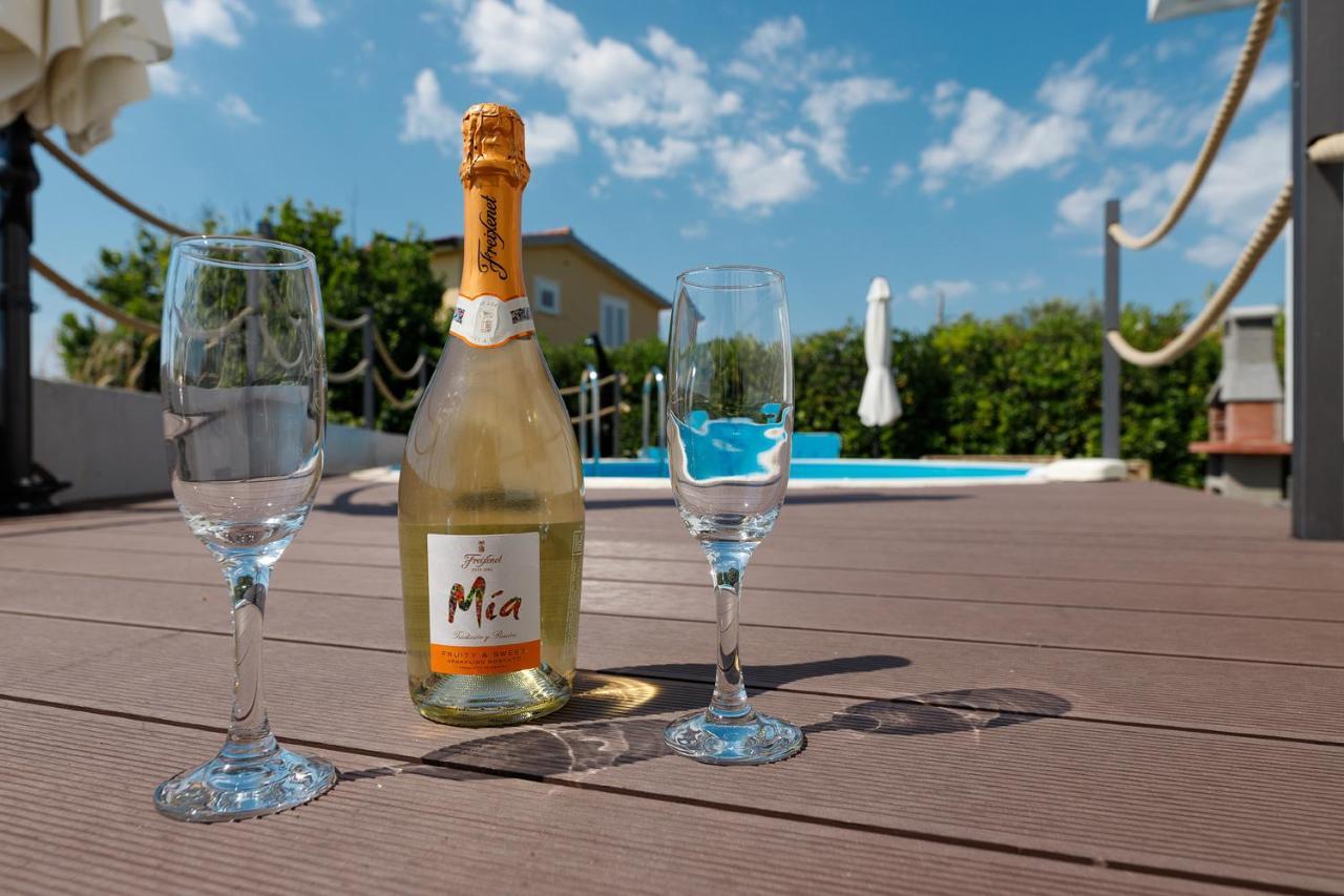 Malo Ferienvilla Privlaka, Pool, Boje, Wi-Fi, Wallbox Privlaka  Luaran gambar