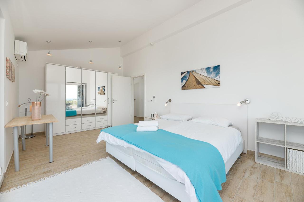 Malo Ferienvilla Privlaka, Pool, Boje, Wi-Fi, Wallbox Privlaka  Luaran gambar
