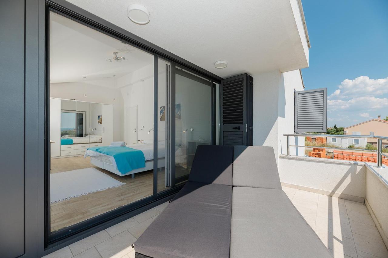 Malo Ferienvilla Privlaka, Pool, Boje, Wi-Fi, Wallbox Privlaka  Luaran gambar