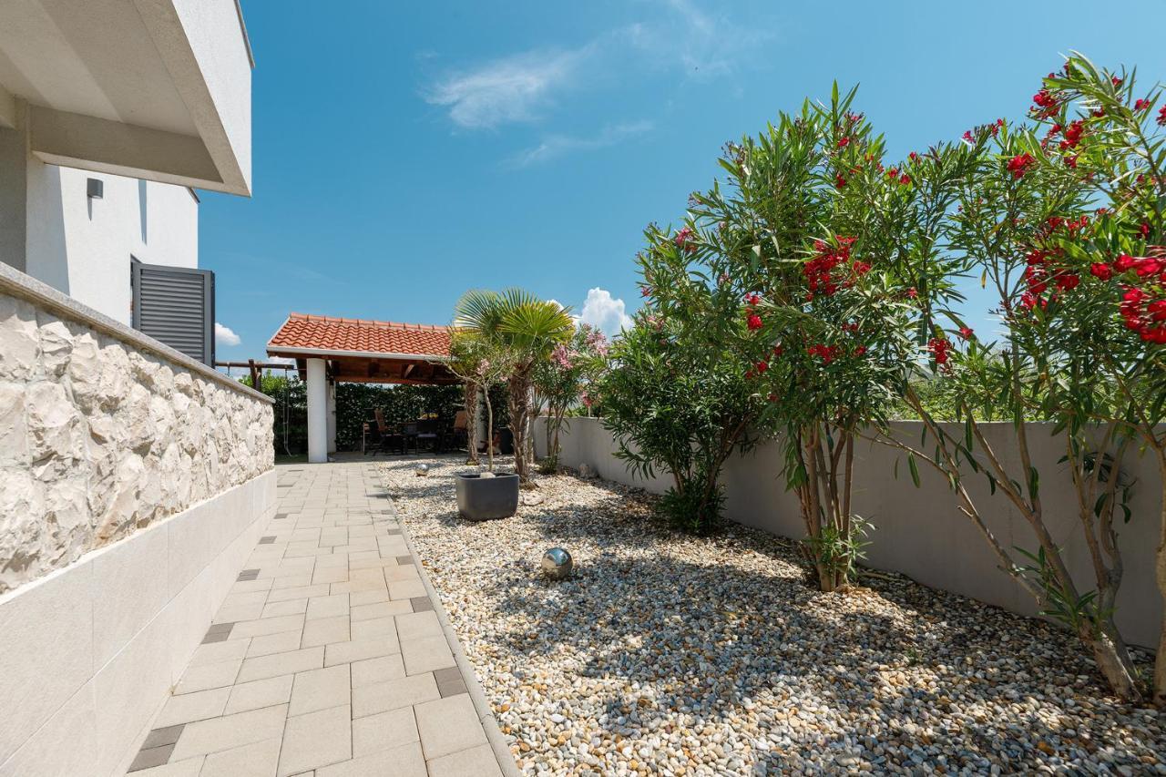 Malo Ferienvilla Privlaka, Pool, Boje, Wi-Fi, Wallbox Privlaka  Luaran gambar