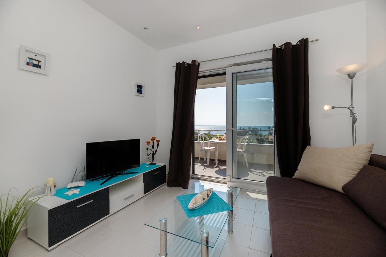 Malo Ferienvilla Privlaka, Pool, Boje, Wi-Fi, Wallbox Privlaka  Luaran gambar