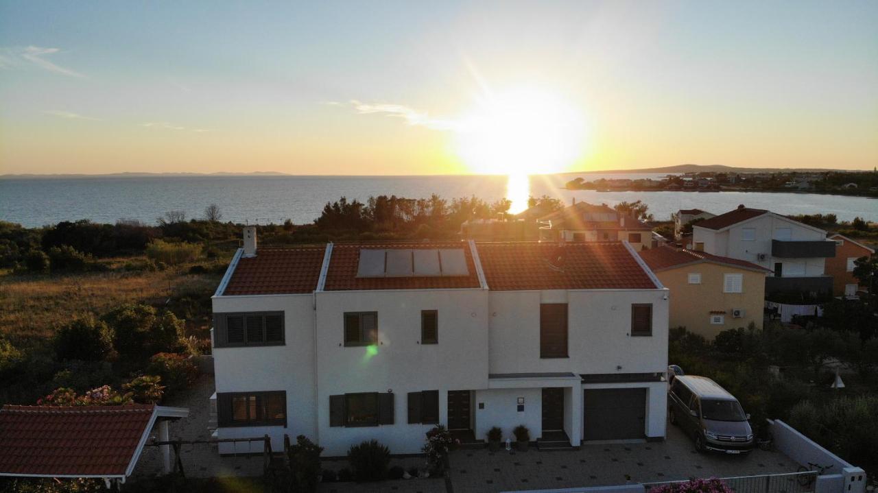 Malo Ferienvilla Privlaka, Pool, Boje, Wi-Fi, Wallbox Privlaka  Luaran gambar